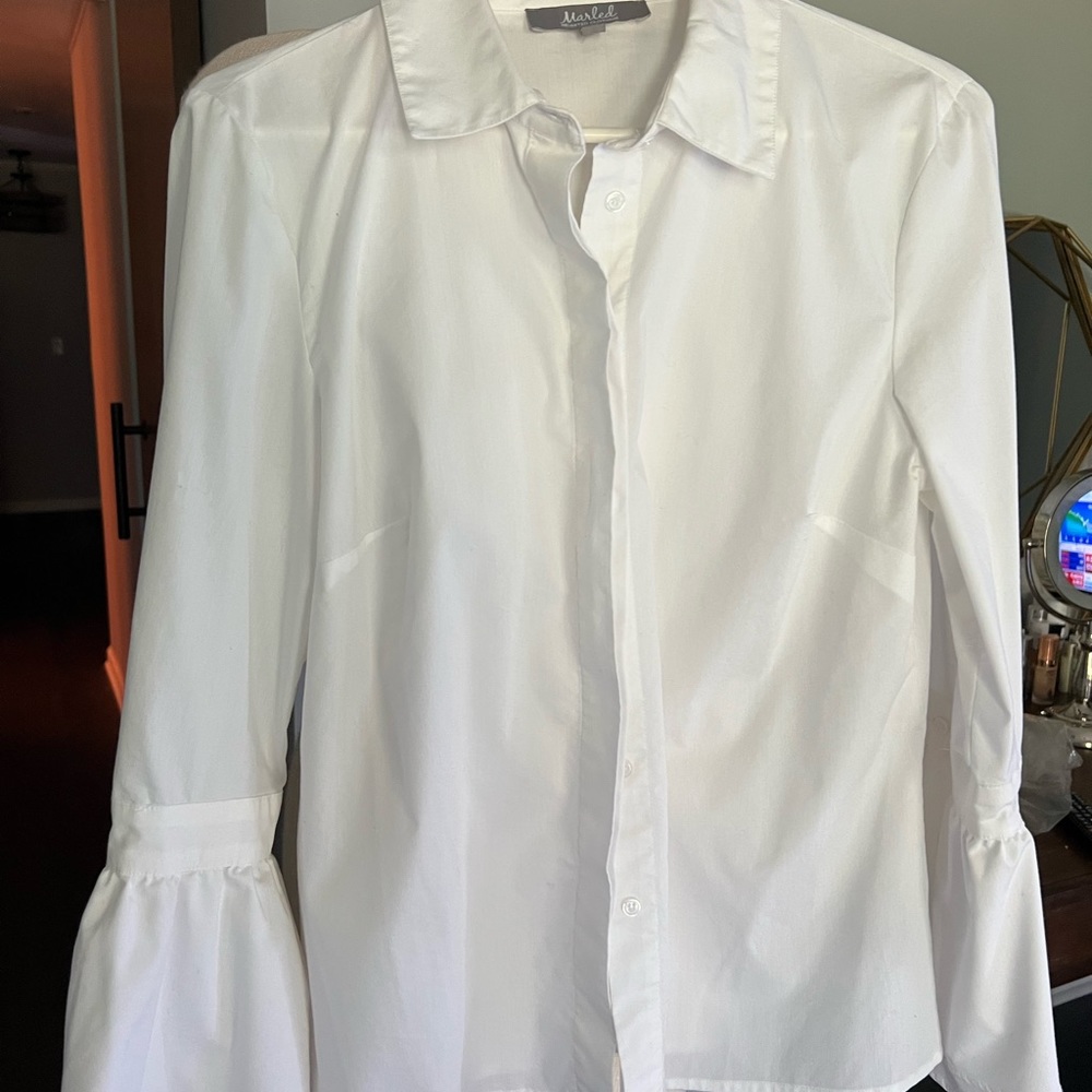 White cotton shirt with ruffled sleeves